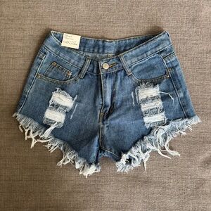 NWT Alinda womens denim shorts